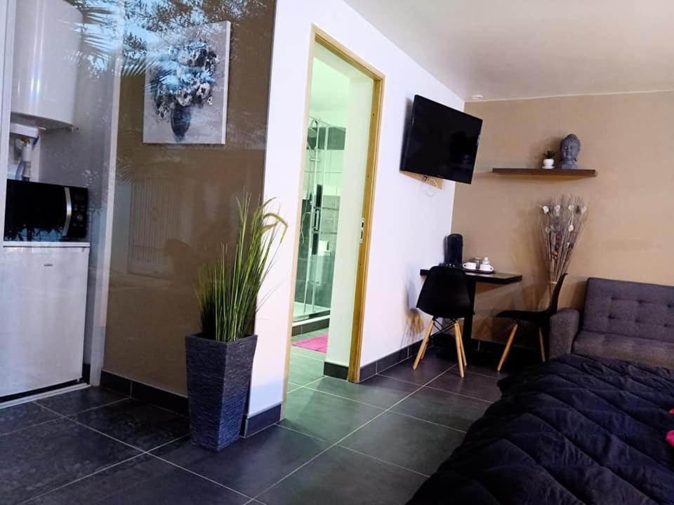 Mas La Farelle Chambre D'Hote,Fitness & Salle De Jeux Gratuite & Spa En Supplement Nimes Luaran gambar