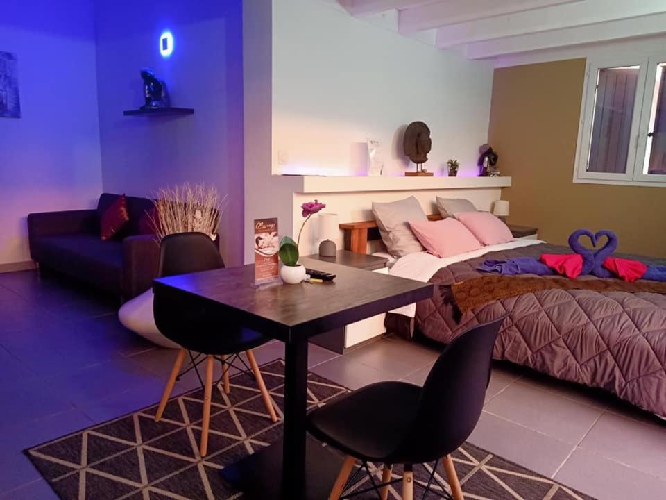 Mas La Farelle Chambre D'Hote,Fitness & Salle De Jeux Gratuite & Spa En Supplement Nimes Luaran gambar