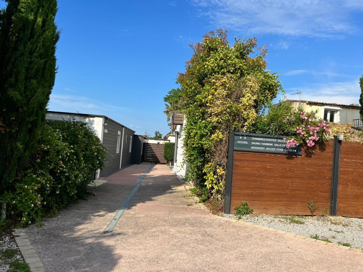 Mas La Farelle Chambre D'Hote,Fitness & Salle De Jeux Gratuite & Spa En Supplement Nimes Luaran gambar
